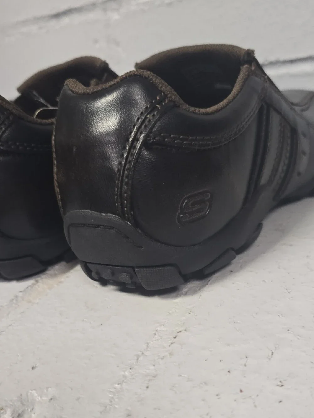 Skechers Men's Diameter Nerves Slip-On Leather Loafers.  Size 7. New.